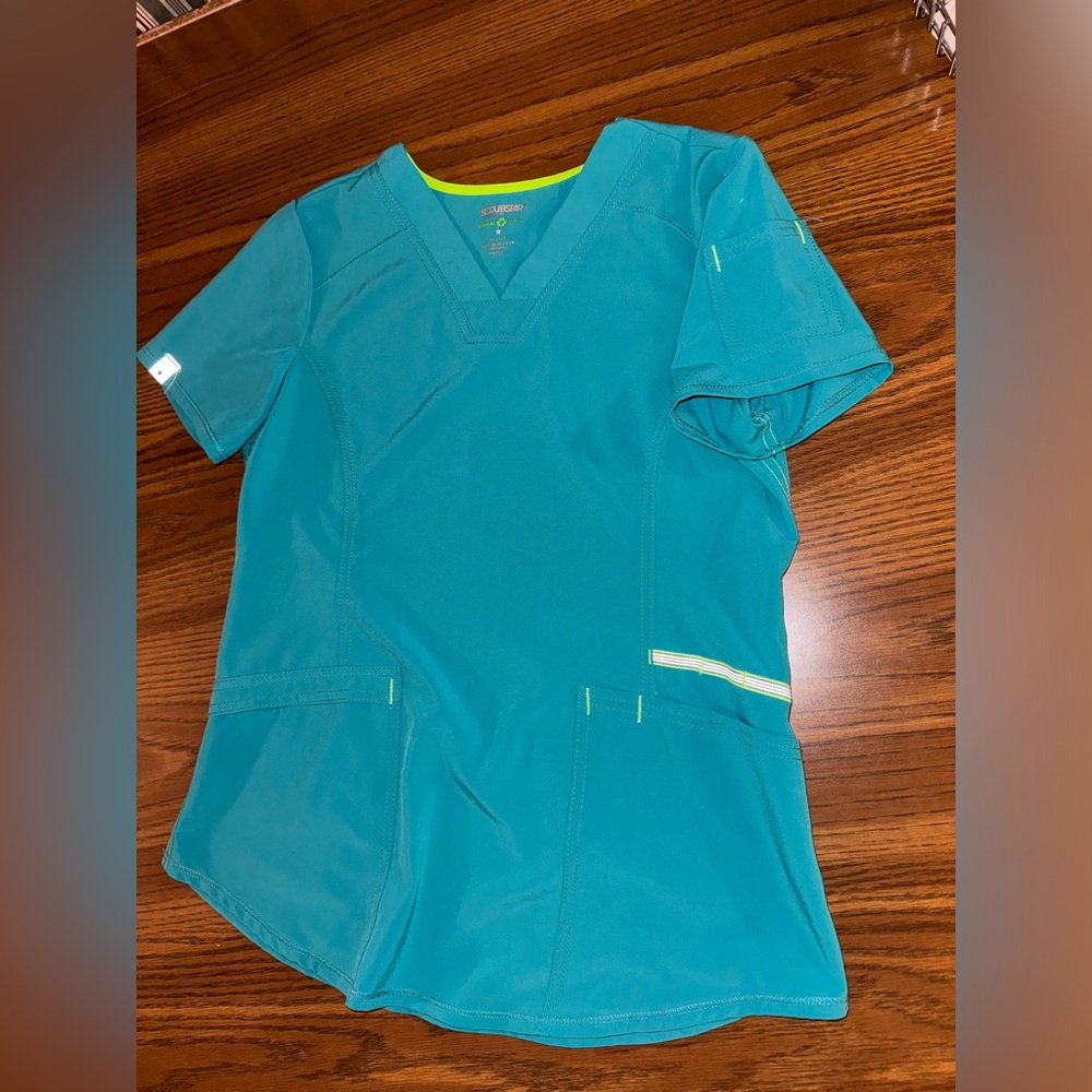 Scrub top XS